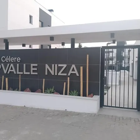 Bajo Con Jardin En Primera Linea De Playa Apartment
