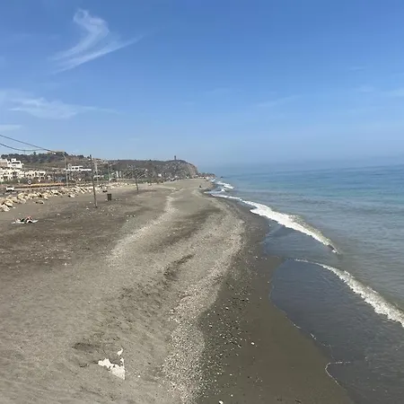 Bajo Con Jardin En Primera Linea De Playa * Malaga