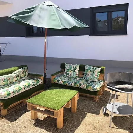 Apartamento Bajo Con Jardin En Primera Linea De Playa *