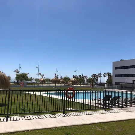 Bajo Con Jardin En Primera Linea De Playa *