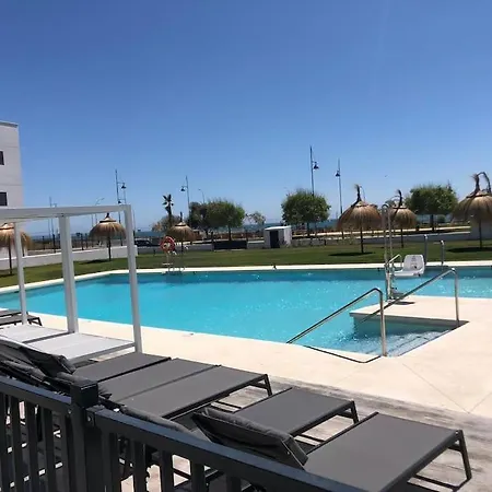 Bajo Con Jardin En Primera Linea De Playa * Málaga